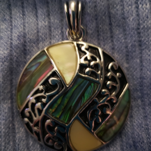 Pendant - Picture 2 of 2